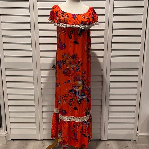 Umgee Dresses & Skirts - Umgee Maxi off/on Shoulder Dress in a Orange printed soft Fabric